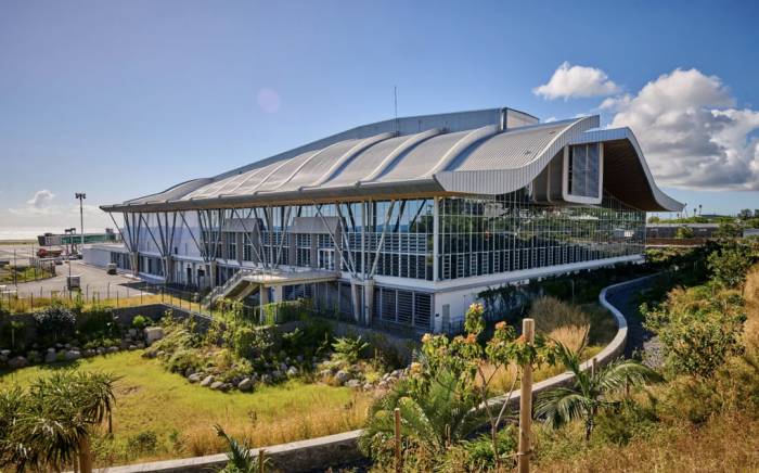 Nhà ga đến của sân bay Roland Garros (đảo Réunion, Pháp). Ảnh: Studio Lumière