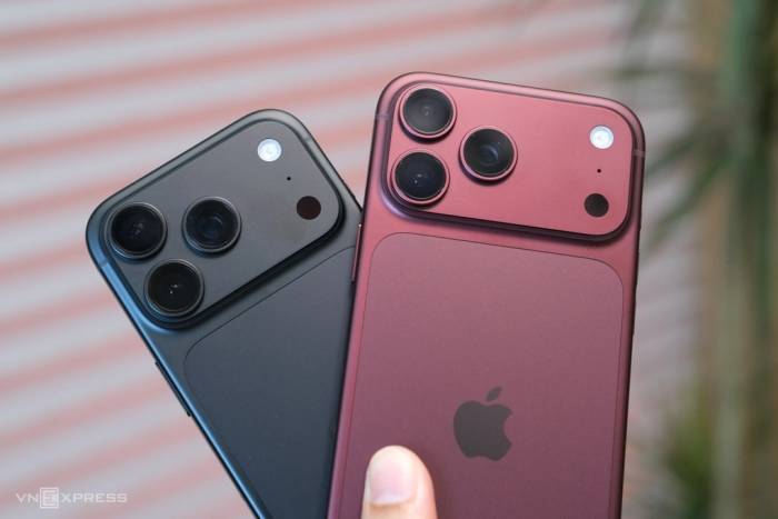 Hai màu sắc iPhone 18 Pro Max. Ảnh: Tuấn Hưng