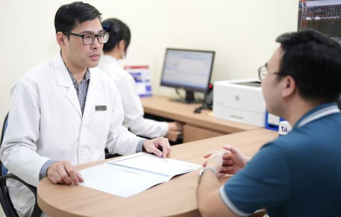 Bác sĩ Luân tư vấn về các lưu ý khi hóa trị cho người bệnh ung thư. Ảnh minh họa: Bệnh viện Đa khoa Tâm Anh
