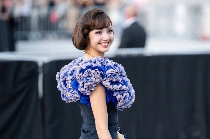 Lisa tại tuần thời trang Paris ngày 6/10. Ảnh: AFP