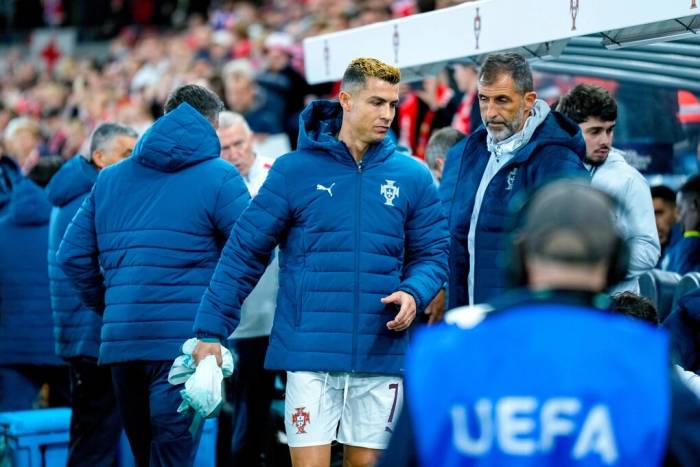 Ronaldo dự bị trong trận Bồ Đào Nha gặp Na Uy ở Nations League, tại Oslo ngày 27/9/2026. Ảnh: AP