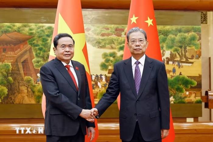 Chủ tịch Quốc hội Trần Thanh Mẫn và Ủy viên Thường vụ Bộ Chính trị, Ủy viên trưởng Nhân đại toàn quốc Triệu Lạc Tế tại Bắc Kinh ngày 12/10. Ảnh: TTXVN