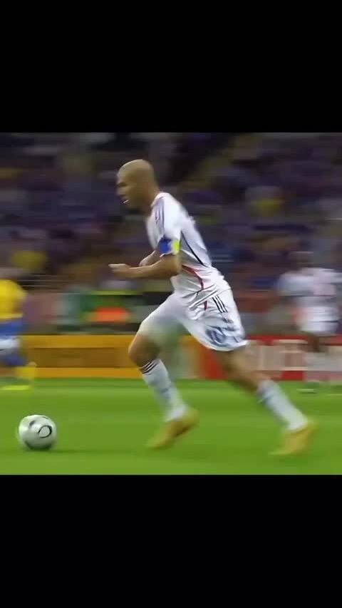 Một số pha xử lý điêu luyện của Zidane ở tuyển Pháp