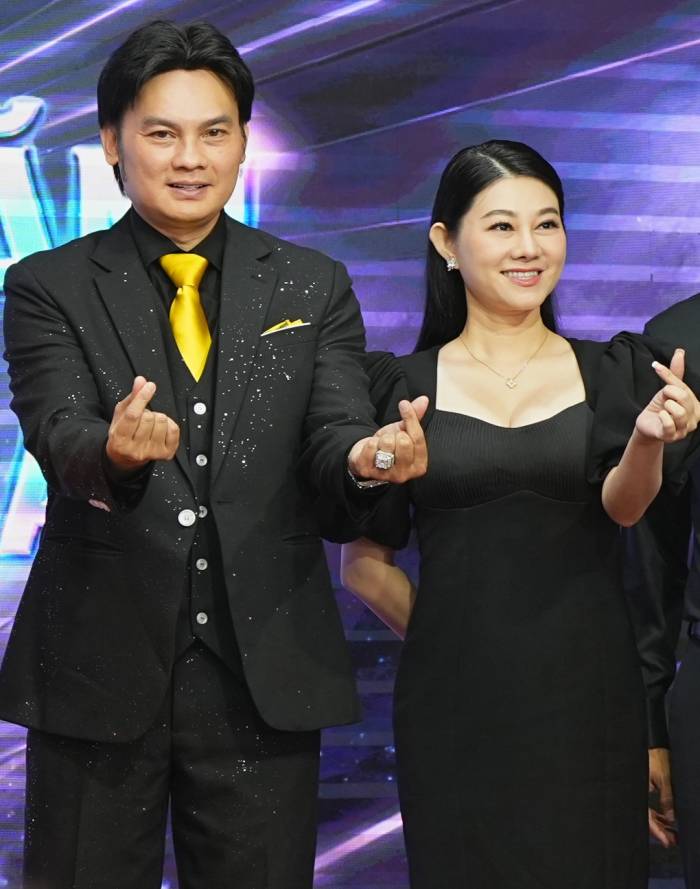 Kim Tiểu Long, Quế Trân trong buổi họp báo trưa 10/10. Ảnh: Ban tổ chức cung cấp