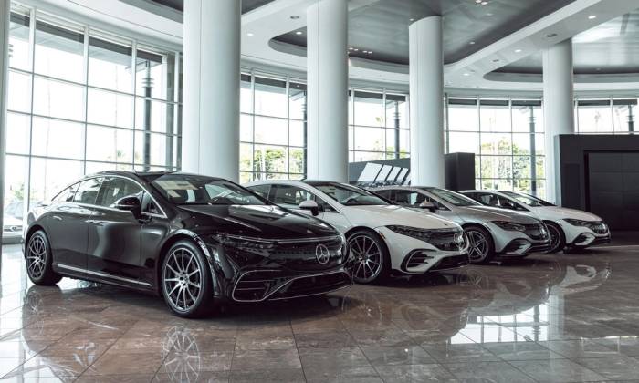 Dòng xe điện của Mercedes tại một đại lý ở Mỹ. Ảnh: Fletcher Jones Motorcars