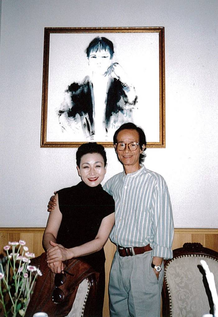 Danh ca Tokiko Kato và nhạc sĩ Trịnh Công Sơn thập niên 1990. Ảnh: