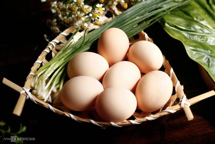 Việc bổ sung đạm vào đầu ngày từ trứng, cá giúp tăng cảm giác no và cung cấp nguồn năng lượng dồi dào cho cả ngày dài. Ảnh: Bùi Thủy