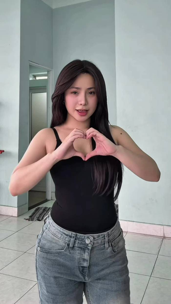 TikToker Thư Thor nhảy theo nhạc