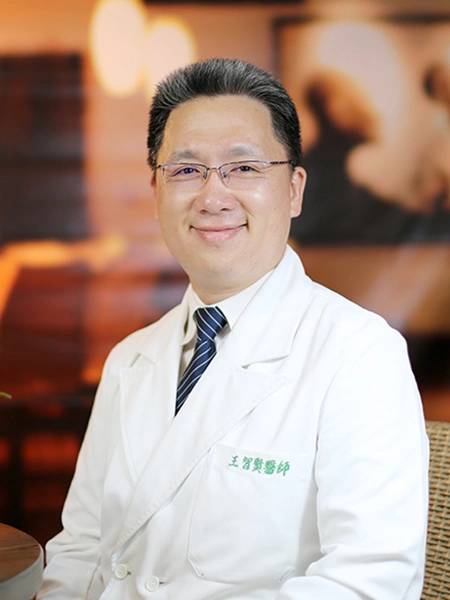 Bác sĩ Vương Trí Hiền, Giám đốc khoa Nội kiêm chuyên gia thận học tại Bệnh viện Từ Tế Hoa Liên, Đài Loan, Trung Quốc. Ảnh: Hualien Tzu Chi Hospital
