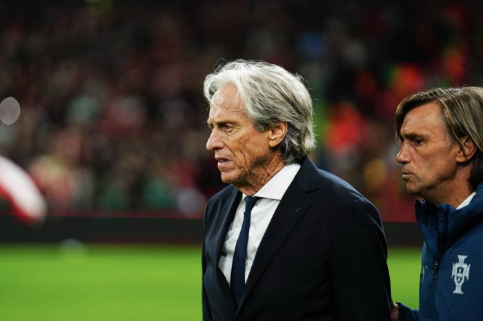 HLV Jorge Jesus phản ứng trong trận Bồ Đào Nha thắng Đan Mạch 4-2 ở lượt ba bảng A4 UEFA Nations League trên sân Parken, Copenhagen, Đan Mạch ngày 1/10/2026. Ảnh: Imago