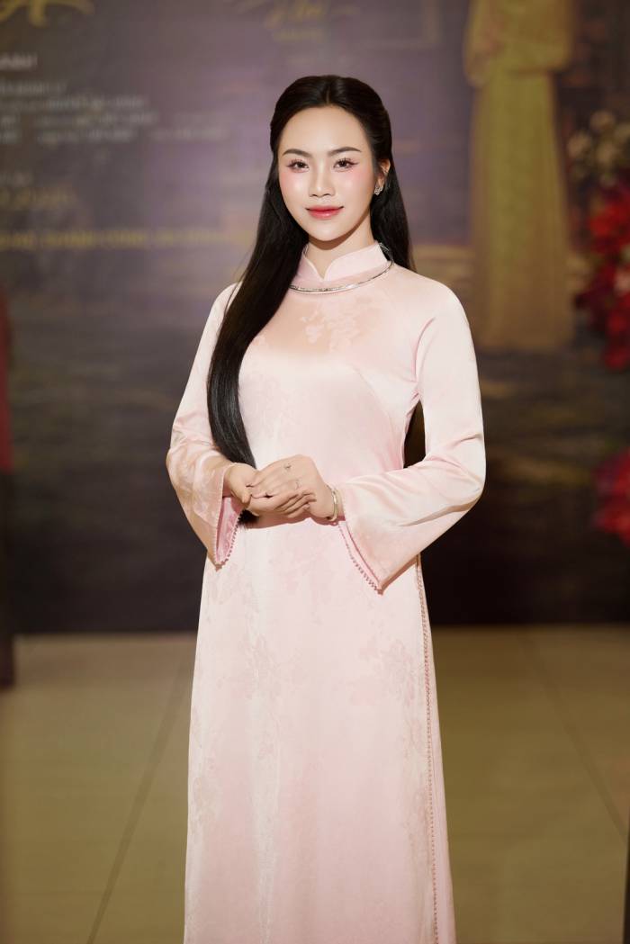 Đặng Ngọc Anh trong buổi ra mắt album và MV tại Hà Nội, hôm 6/10. Ảnh: Nhân vật cung cấp