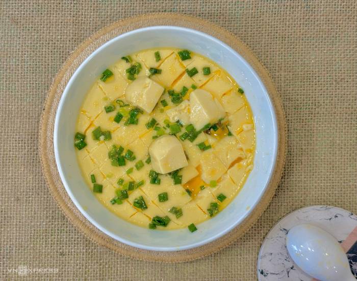 Trứng hấp giàu chất dinh dưỡng, dễ tiêu hóa. Ảnh: Bùi Thủy