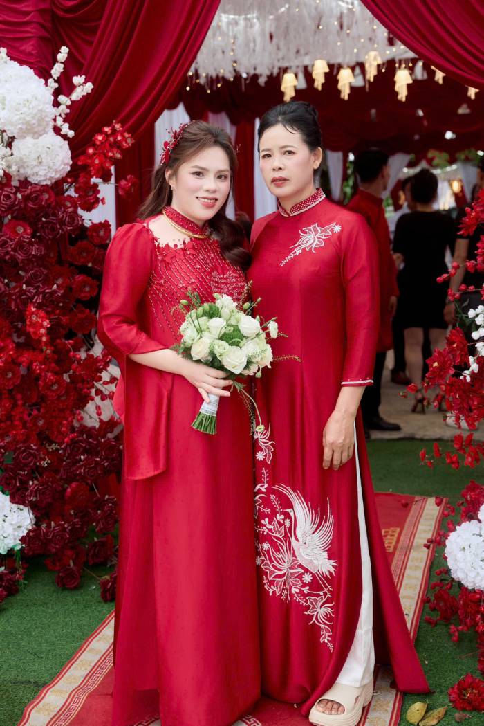 Thùy Linh và mẹ chồng trong ngày vui. Ảnh gia đình cung cấp