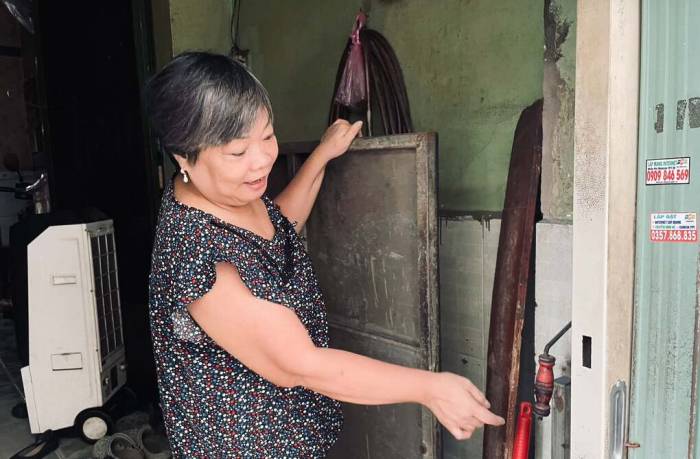 Bà Nguyệt Hằng ở đường Chu Văn An, phường Bình Thạnh, TP HCM, chiều 30/9. Ảnh: Ngọc Ngân