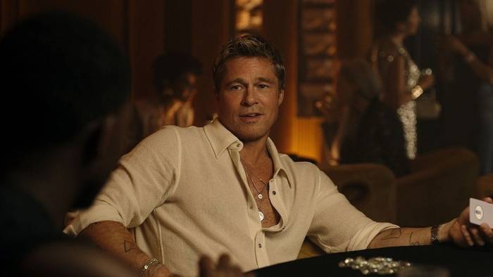 Vẻ phong trần của Brad Pitt trong phim F1 (2025). Ảnh: Warner Bros.