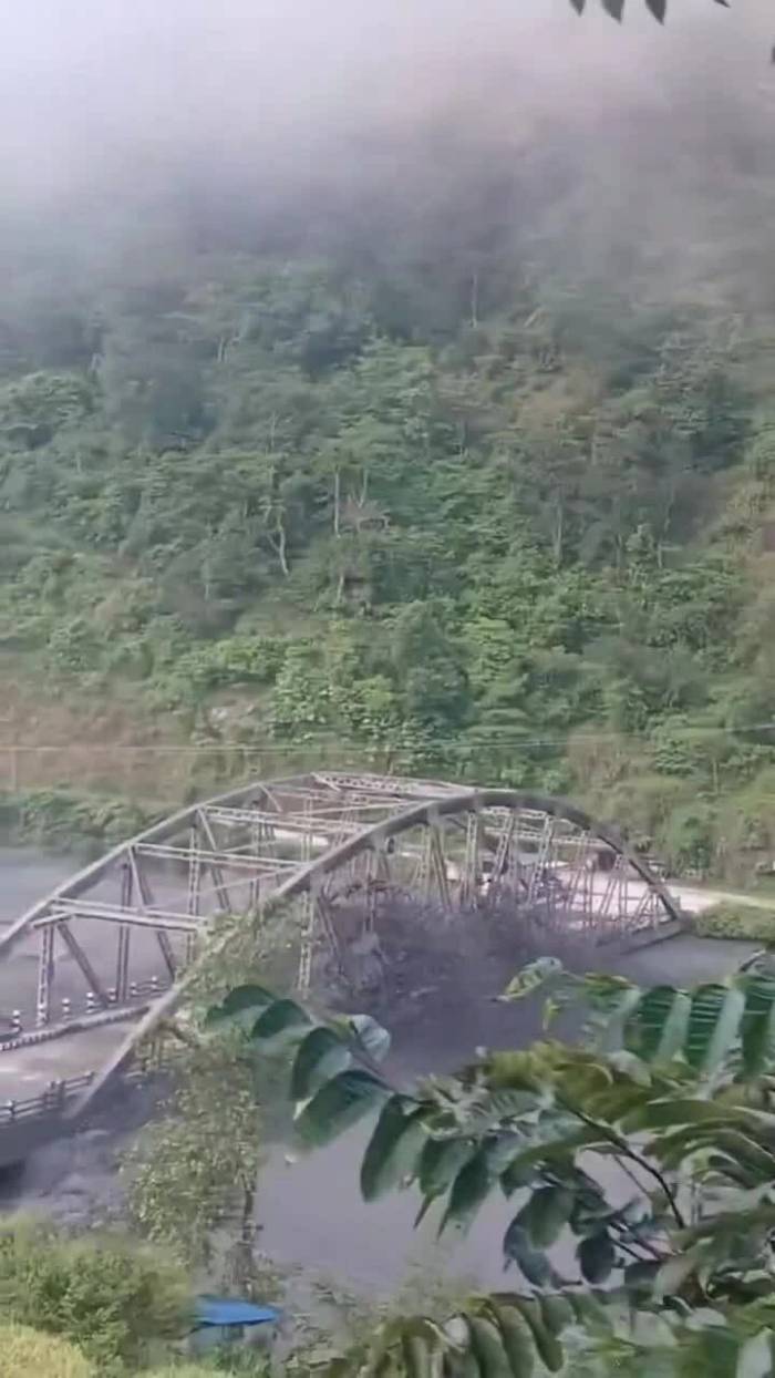 Lở đất gây lũ lụt, Nepal kêu gọi dân sơ tán