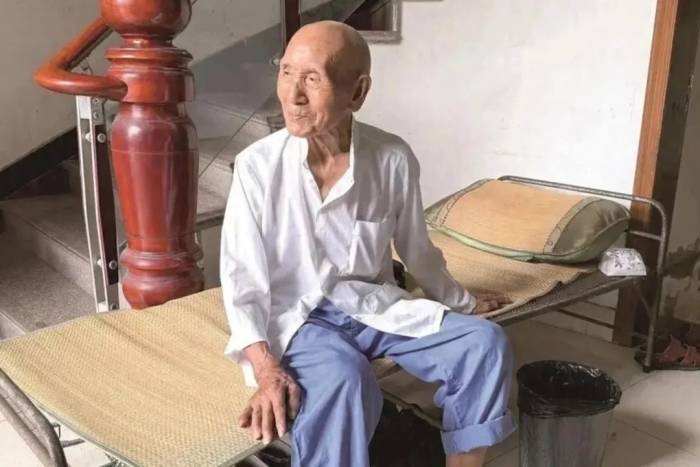 Cụ ông Lu Shizeng ở Chiết Giang, Trung Quốc. Ảnh: Sohu