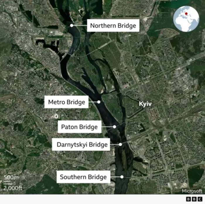 Các cây cầu bắc qua sông Dnipro ở thủ đô Kiev, Ukraine. Đồ họa: BBC