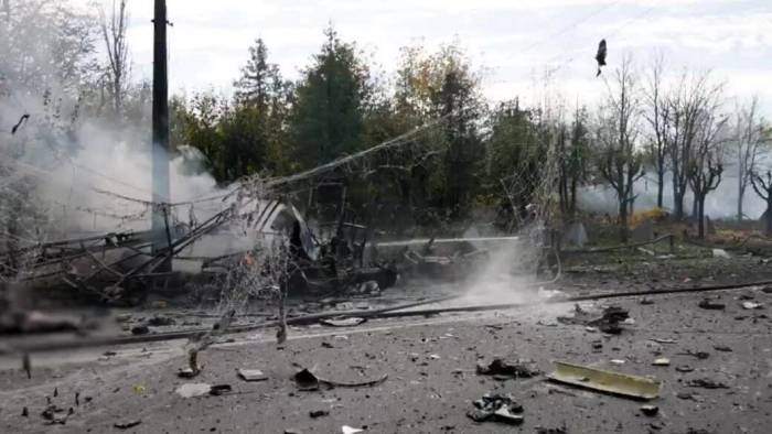 Hai xe buýt ở Donetsk trúng bom lượn, 30 người chết