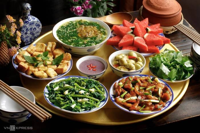 Ăn khuya là thói quen đầu tiên bác sĩ Bhojraj loại bỏ. Ảnh minh họa: Bùi Thủy