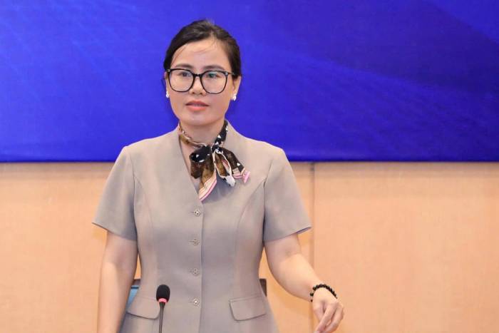 Bà Đỗ Thu Hằng Phó giám đốc Sở Tài chính Hà Nội tại cuộc họp báo chiều 5/10. Ảnh: Hoàng Phong