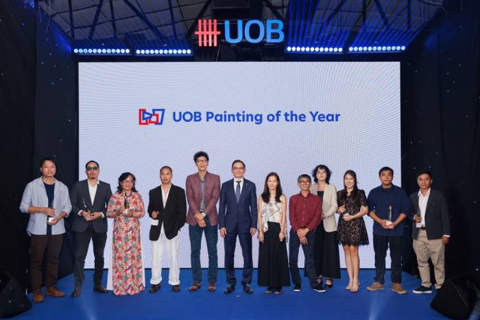 Các nghệ sĩ đạt giải tại lễ vinh danh. Ảnh: UOB
