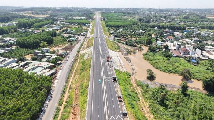 Đoạn hư hỏng đi qua gần khu vực sông Buông. Ảnh: Phước Tuấn