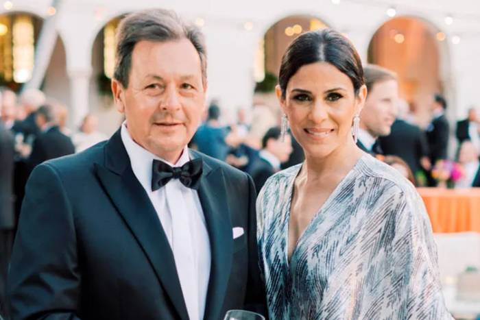 Vợ chồng Sergio và Tatiana Pino trong bữa tiệc ở Miami Beach, Florida, năm 2019. Ảnh: People
