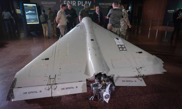 Xác UAV Nga được Ukraine trưng bày tại hội nghị quốc tế ở Kiev hôm 27/6/2025. Ảnh: AP