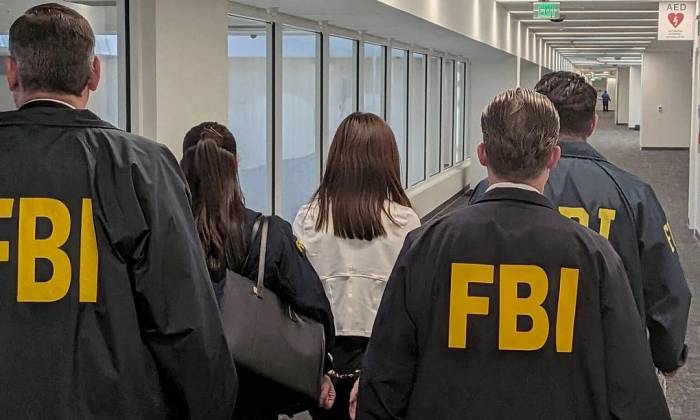 FBI bắt giữ Zhang tại sân bay quốc tế Los Angeles (LAX) hôm 4/10. Ảnh: Bộ Tư pháp Mỹ