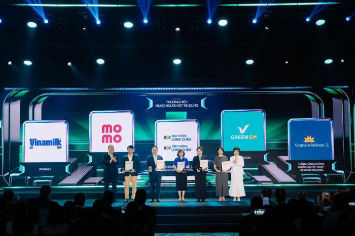 Long Châu cùng các đơn vị nhận giải thưởng Thương hiệu được người Việt tin dùng Better Choice Awards 2026. Ảnh: Long Châu