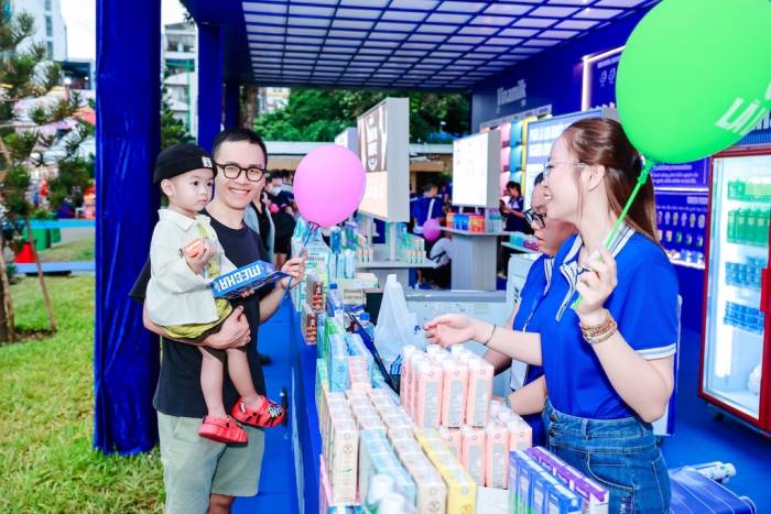 Vinamilk hiện sở hữu khoảng 350 loại sản phẩm thuộc 15 ngành hàng, đáp ứng nhu cầu ngày càng đa dạng của người tiêu dùng. Ảnh: Minh Anh