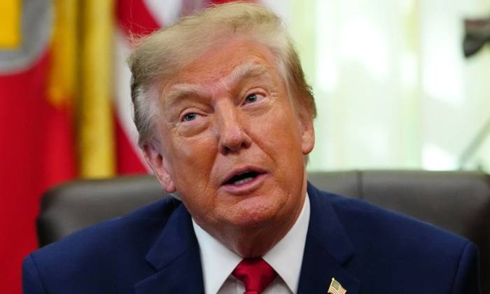 Tổng thống Donald Trump tại Phòng Bầu dục, Nhà Trắng, ngày 7/10. Ảnh: AP