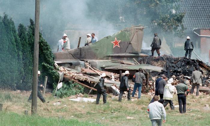 Hiện trường tiêm kích MiG-23 Liên Xô rơi xuống Bỉ ngày 4/7/1989. Ảnh: RBTH