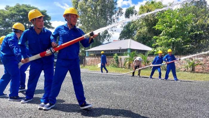 Đội chữa cháy Hai Nùng trong một lần tập huấn. Ảnh: Thanh Thảo