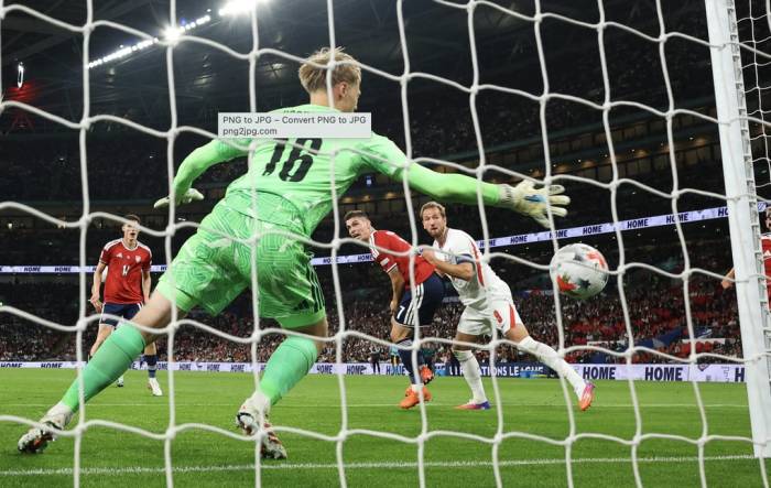 Harry Kane đánh đầu ấn định chiến thắng 3-0. Ảnh: Reuters