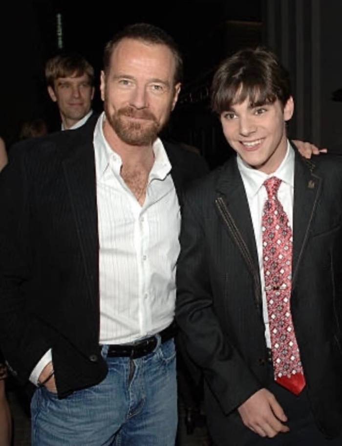 Bryan Cranston (trái) và RJ Mitte tại buổi chiếu ra mắt phim Breaking Bad tại hãng phim Sony Pictures ở California (Mỹ) 2008. Ảnh: Instagram Bryan Cranston