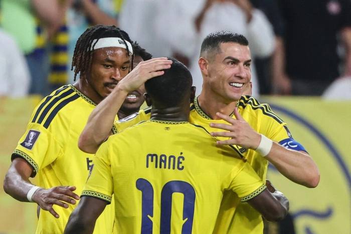 Ronaldo (phải) mừng bàn trong trận Al Nassr thắng Neftchi 3-1 ở vòng phân hạng AFC Champions League tối 12/10 tại sân Alawwal Park, Riyadh, Arab Saudi. Ảnh: AFP