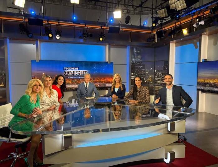 Zacharia (thứ ba từ phải sang) tham gia chương trình Night của Fox News. Ảnh: Instagram/Katiezacharia