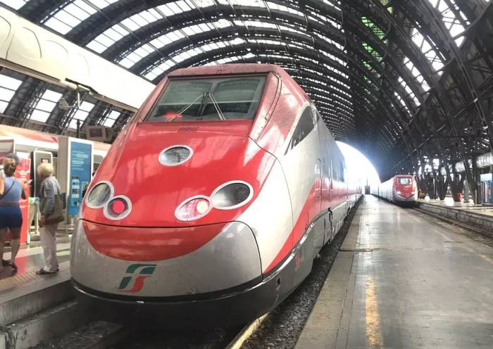 Tàu khách ở một số nước châu Âu khai thác tốc độ trên 200 km/h. Ảnh: Anh Duy