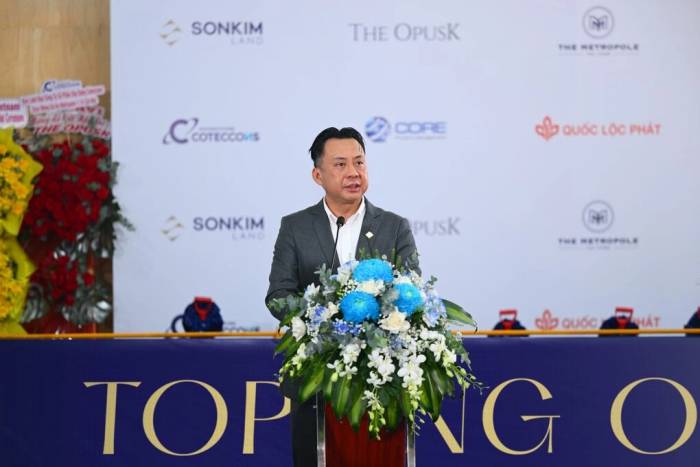 Ông Caleb Lau, Chủ tịch SonKim Land phát biểu tại sự kiện. Ảnh: SonKim Land