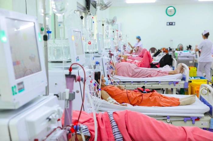 Bệnh nhân chạy thận nhân tạo tại Bệnh viện Chợ Rẫy, TP HCM. Ảnh:Phùng Tiên