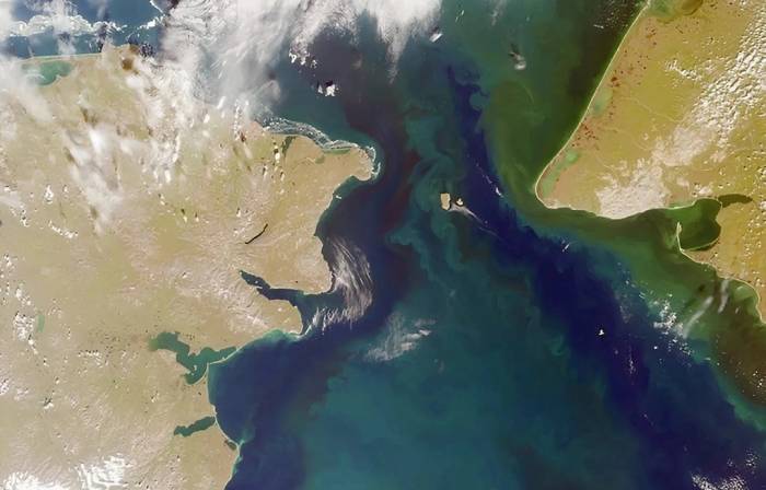 Eo biển Bering nằm giữa Alaska (Mỹ) và Nga. Ảnh: NASA