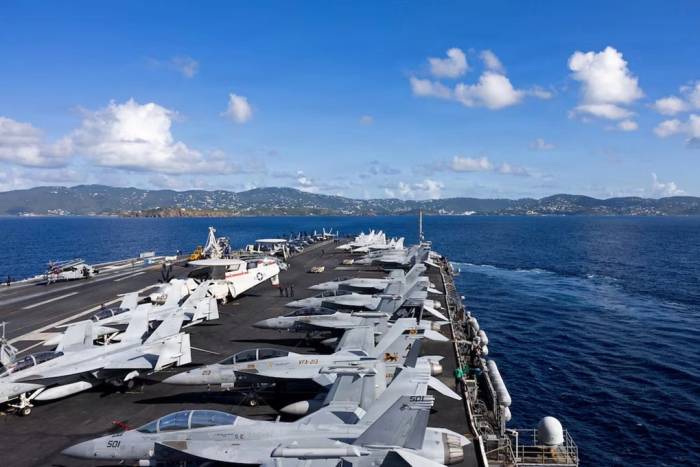 Các chiến đấu cơ trên tàu sân bay USS Gerald R. Ford của hải quân Mỹ hồi tháng 12/2025. Ảnh: AFP
