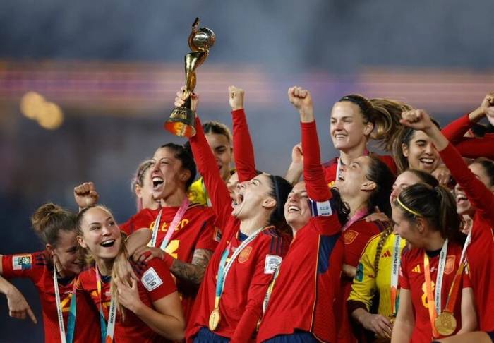 Các cầu thủ nữ Tây Ban Nha ăn mừng chức vô địch World Cup 2023 trên sân Australia, Sydney, Australia  ngày 20/8/2023. Ảnh: Reuters