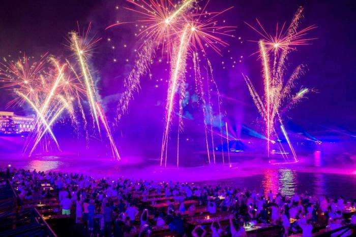 Show diễn quy mô lớn góp phần thúc đẩy chi tiêu và tạo dòng tiền thương mại. Ảnh: Ánh Dương