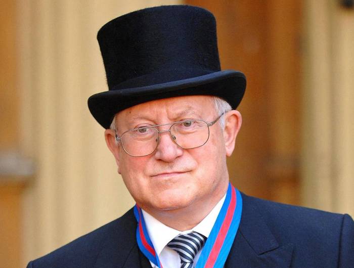Cựu sĩ quan KGB Oleg Gordievsky tại Cung điện Buckingham, London, Anh tháng 10/2007. Ảnh: AFP