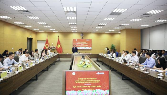 Toàn cảnh buổi làm việc. Ảnh: Varans