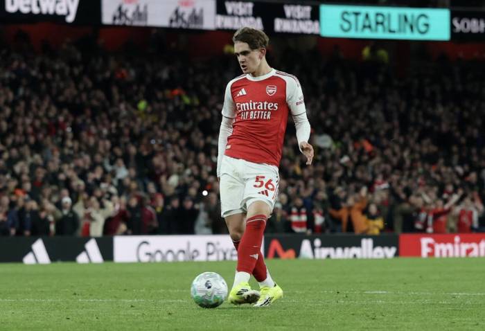 Max Dowman sút vào lưới trống ấn định tỷ số trong trận Arsenal thắng Everton 2-0 ở vòng 30 Ngoại hạng Anh trên sân Emirates, London, Anh ngày 14/3/2026. Ảnh: Reuters