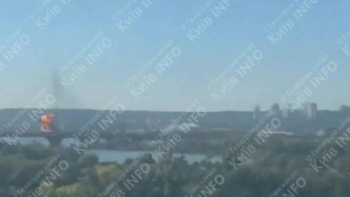 Cầu trọng yếu phía nam Kiev liên tiếp trúng UAV Nga